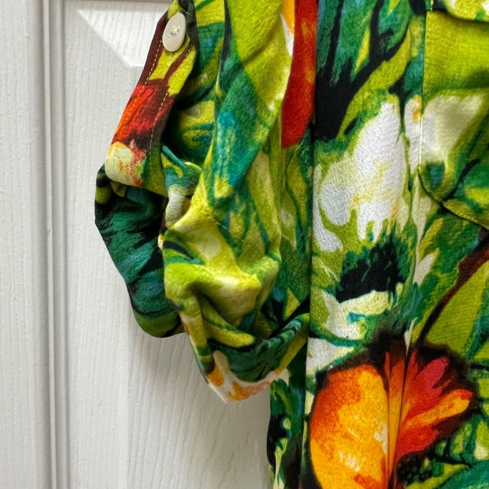 Vintage Chico's Women's Size 1 (M) Tropical Print 100%‎ Rayon Roll-Tab Shirt - Picture 5 of 11